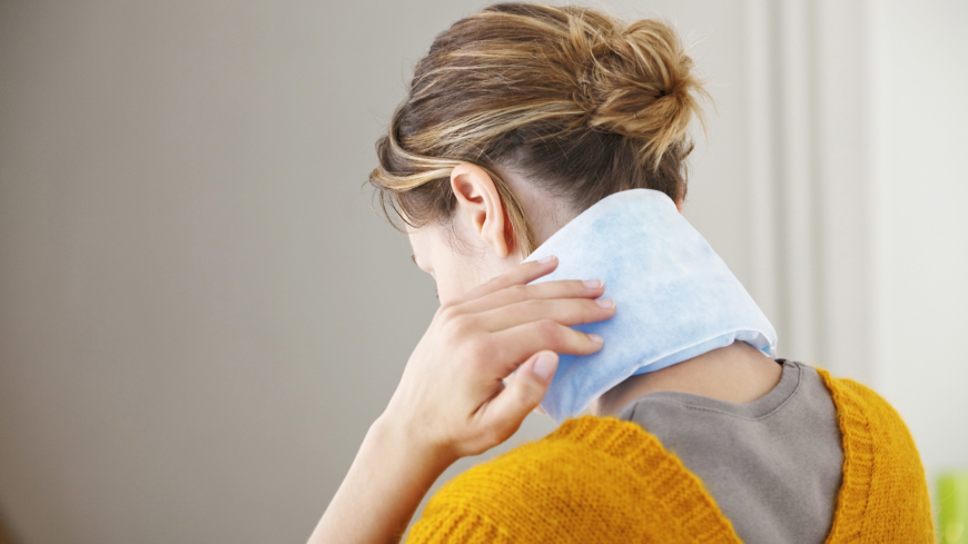 Kvinnor med långvarig nacksmärta har ofta begränsningar i nackens rörelseomfång. Foto: Shutterstock